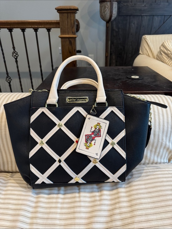 Betsey Johnson Handbags - Betsey Johnson queen of hearts satchel shoulder bag purse with charm